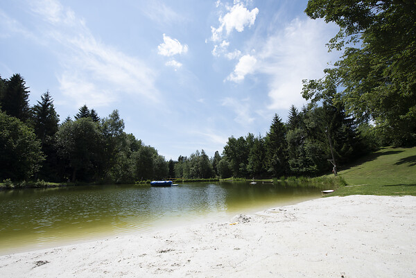 Der Sandstrand der Badeanlage der Gemeinde (1,3km entfernt)