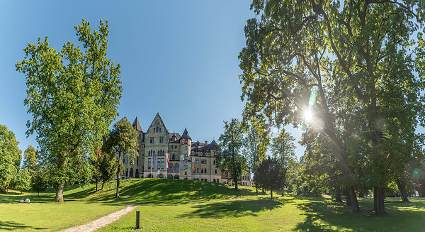 Der Schlosspark Cumberland lädt zu Spaziergängen ein