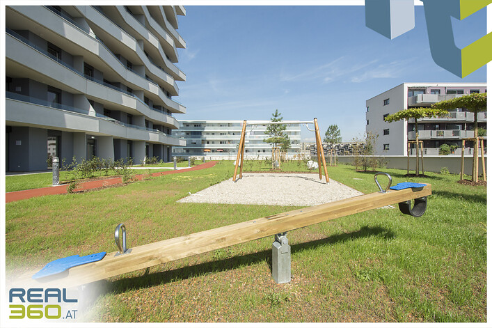 Liebevoll gestalteter Spielplatz I