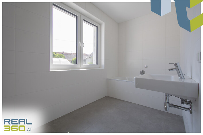 Badezimmer mit Badewanne - Bsp. Top 01